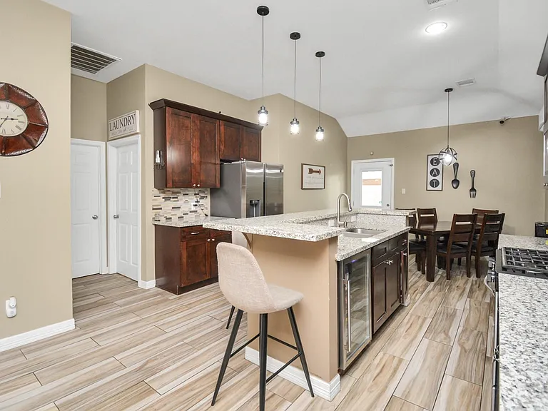 3102 Ash Dr — Photo 8