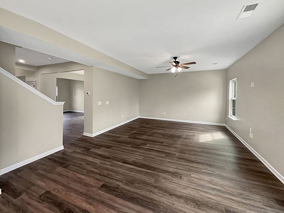 3rd image of 1610 Oak Dr
