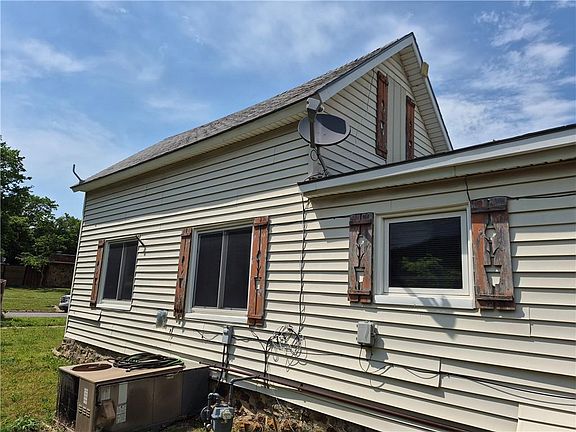 3rd image of 208 S 8th St