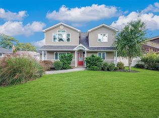 214 4th St, East Northport, NY 11731