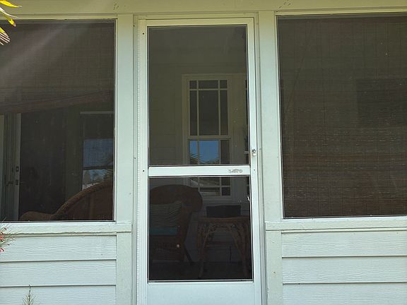 4th image of 385 W Cowles St
