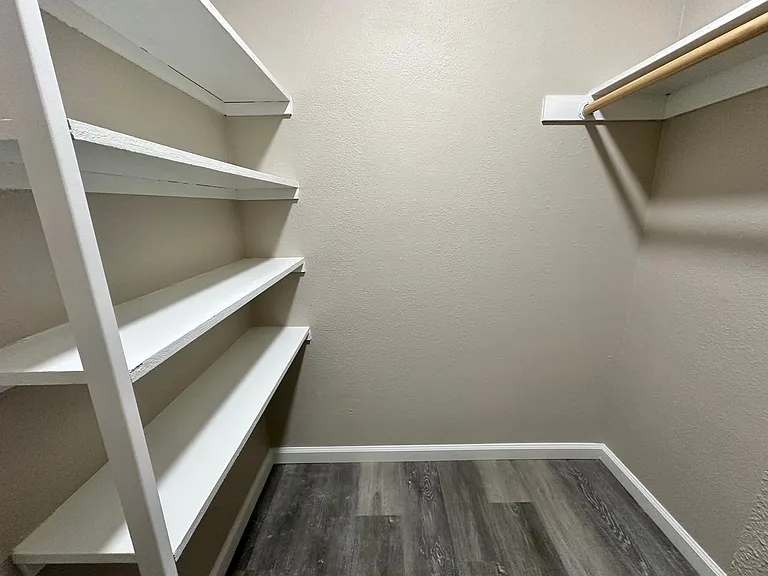 Merit Manor Apartments — Photo 9