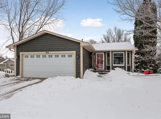 622 Providence Ct, Chaska, MN 55318