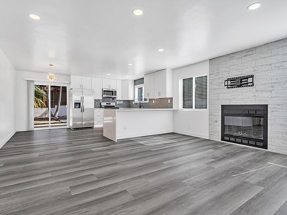 5th image of 1239 N Citrus Ave #B