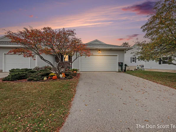 221 Pippin Dr NW, Sparta, MI 49345