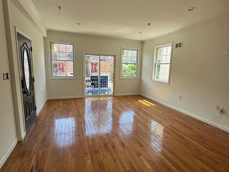 189 Terrace Ave #1 — Photo 2