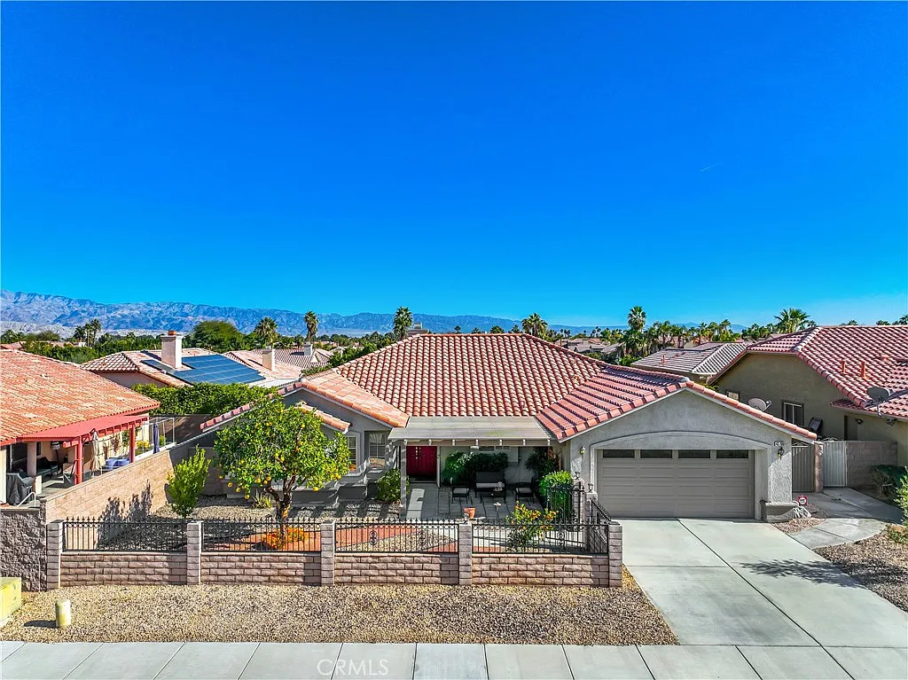 3 bed, 2400 sqft, $4,999 — Photo 2