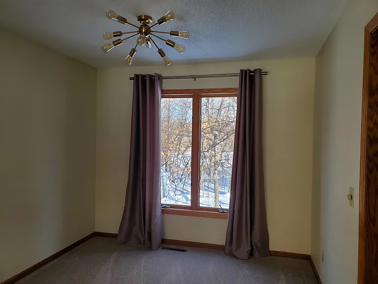 430 Zinnia Ln N — Photo 14