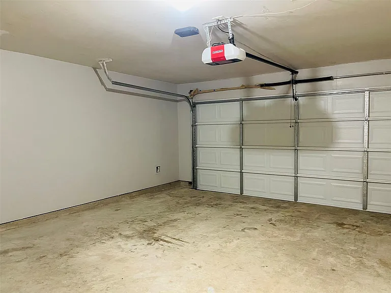 20803 Lavenderwood Dr — Photo 42