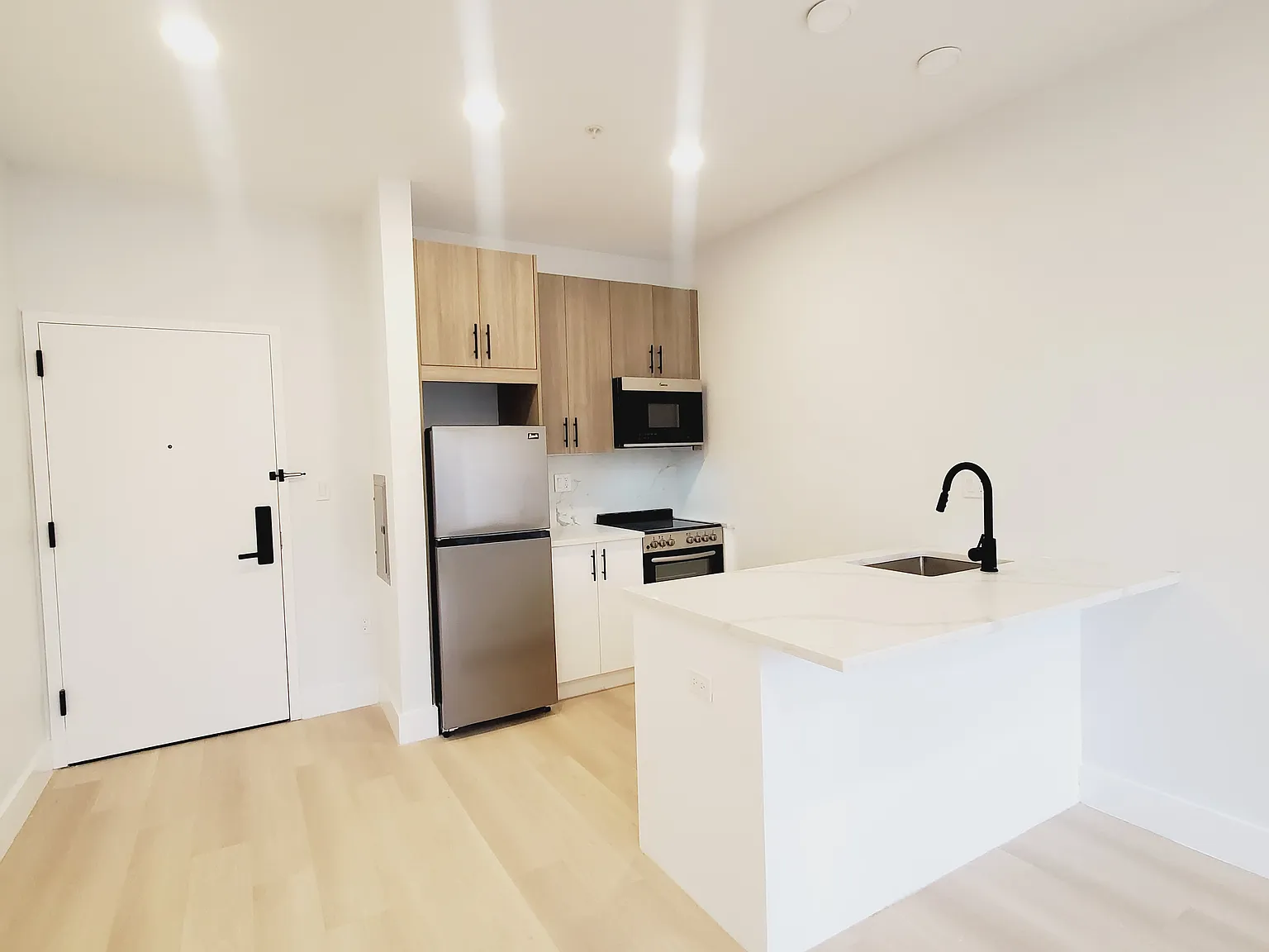 2 bed, 800 sqft, $2,275 — Photo 3