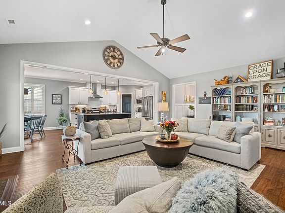 5th image of 1829 Clearmill Dr