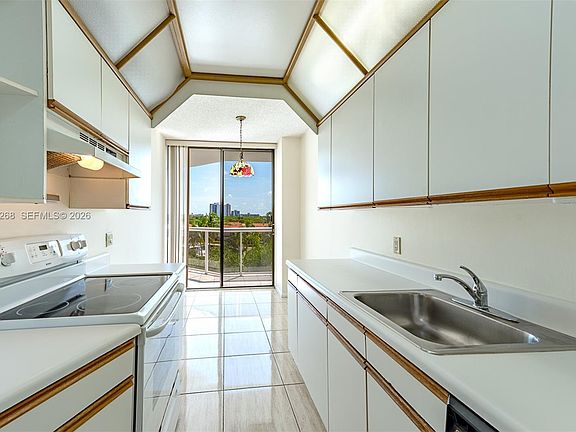 5th image of 3610 Yacht Club Dr APT 511