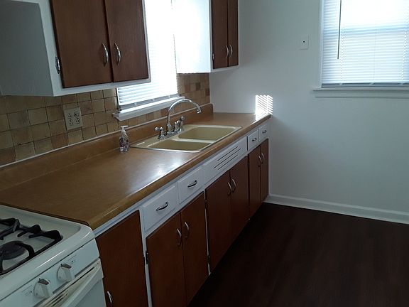 2nd image of 2623 Leona Ave