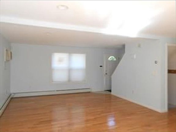 3rd image of 4 Johnson Ct #B