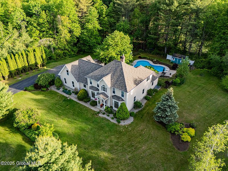 4th image of 135 Boulderwood Drive