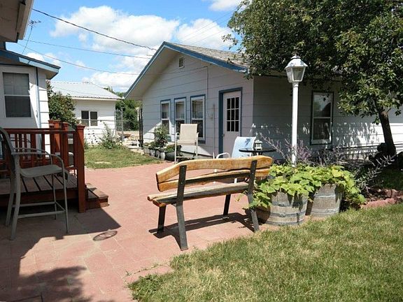 3rd image of 828 3rd Ave S