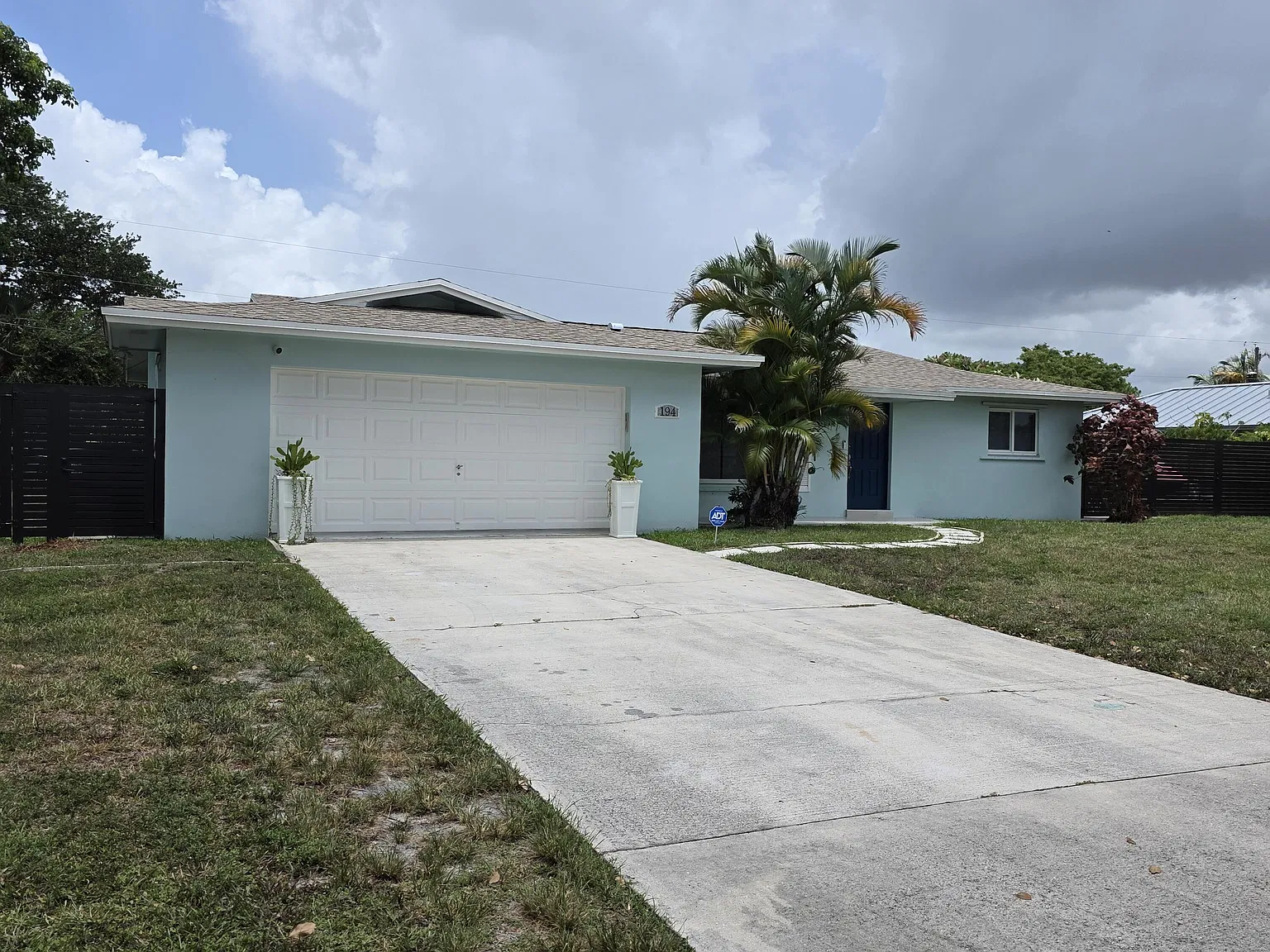 3 bed, 2.0 bath, 2194 sqft, $3,450 — Photo 2