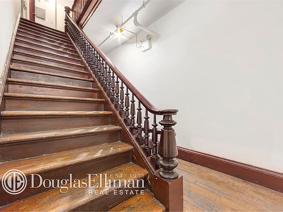 3rd image of 138 Grand St APT 5ER