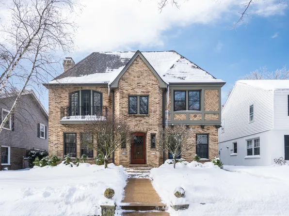 5111 N Lake Dr #2, Whitefish Bay, WI 53217