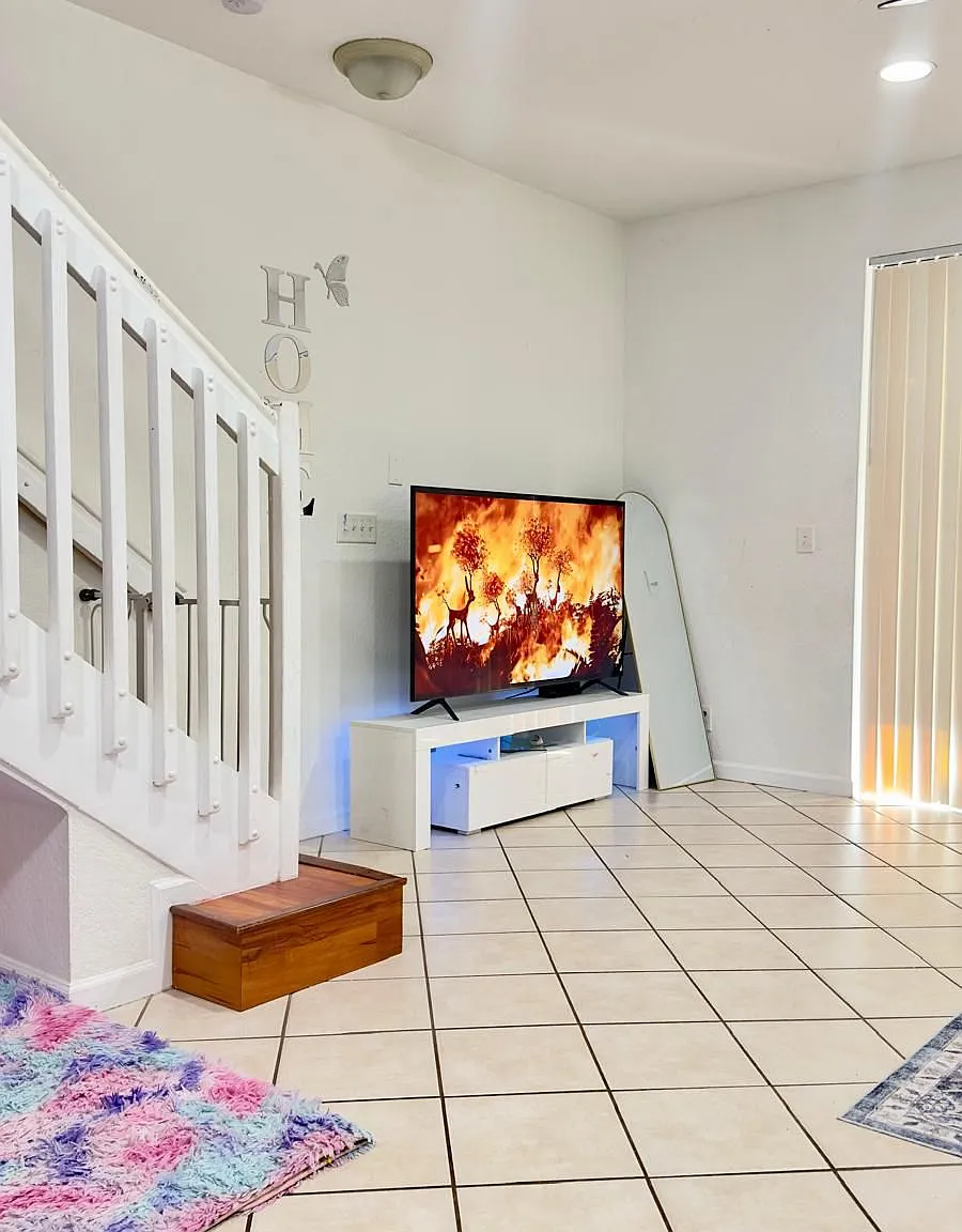 3 bed, 2.5 bath, 1605 sqft, $3,450 — Photo 4