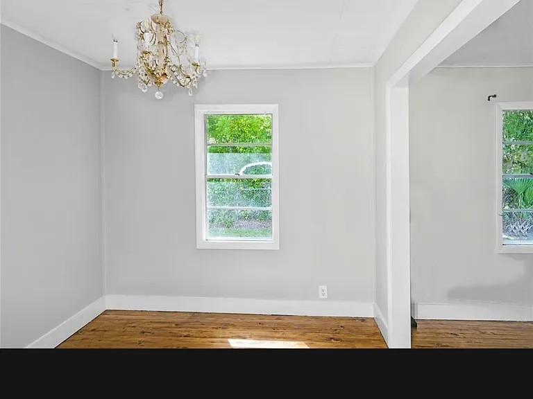 206 E Hall St — Photo 11
