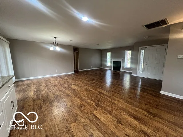945 Fox Hill Dr — Photo 5