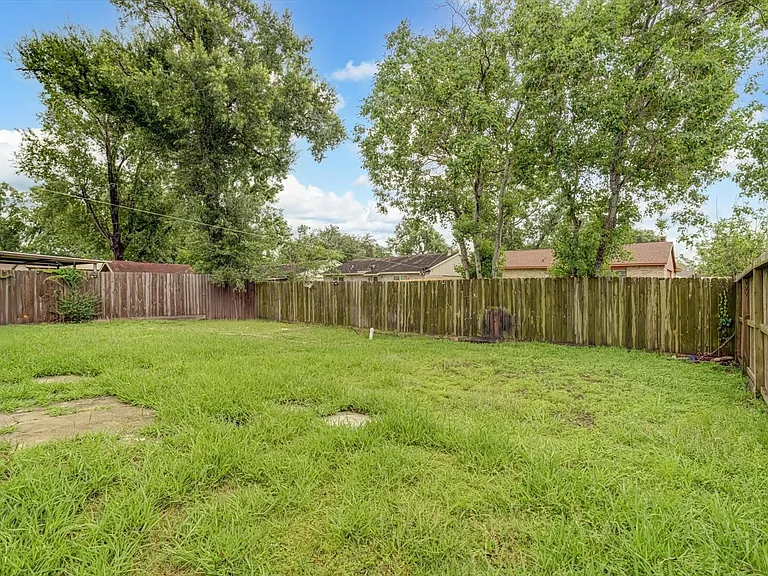 14618 Flair Dr — Photo 31