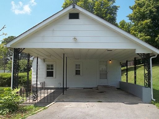 2nd image of 605 Scott St E