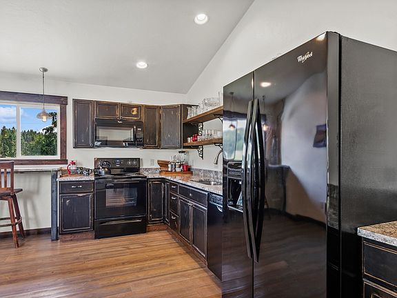 3rd image of 210 Beaver Lake Rd #1