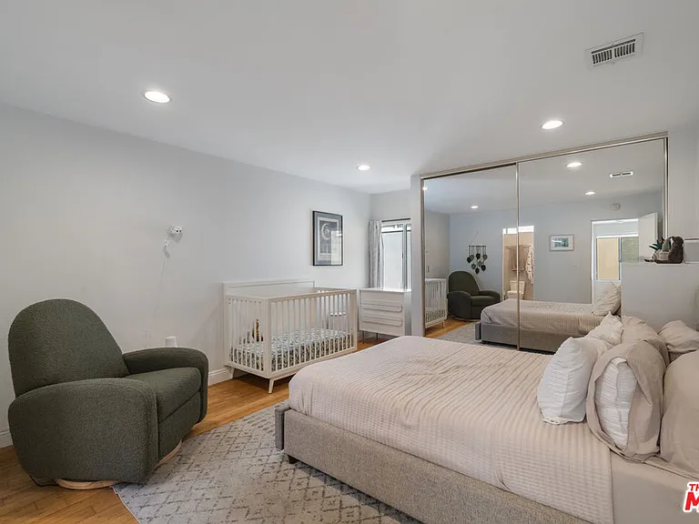 11925 Goshen Ave #4 — Photo 17