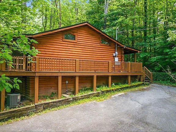 4th image of 3961 Ole Smoky Way