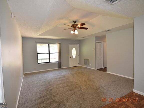 5th image of 145 W Woodhaven Dr