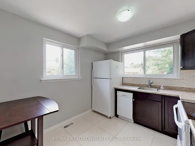 669 Shakespeare Ave #UPPER — Photo 7