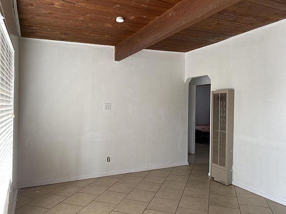 3rd image of 2704 Kentucky St NE