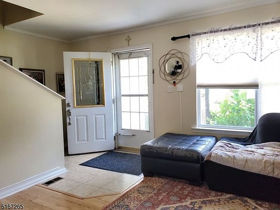 4th image of 912 Haran Ave