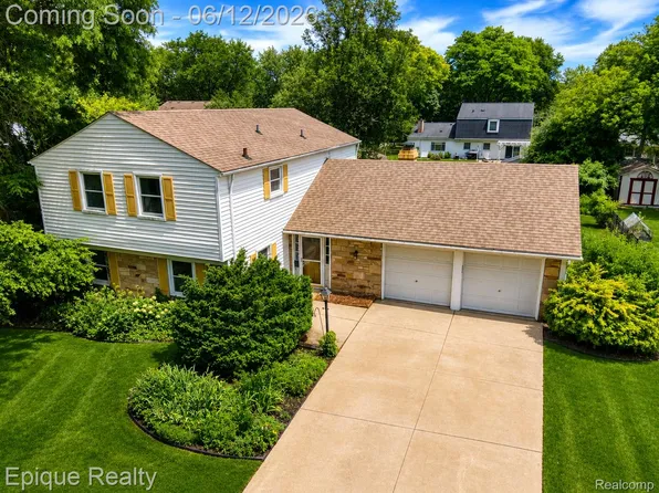 4856 Danbury Dr, Troy, MI 48085