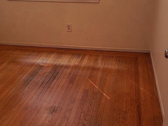 4th image of 401 22nd St APT 3