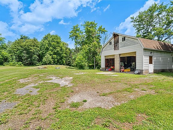 2nd image of 642 Wallace Run Rd