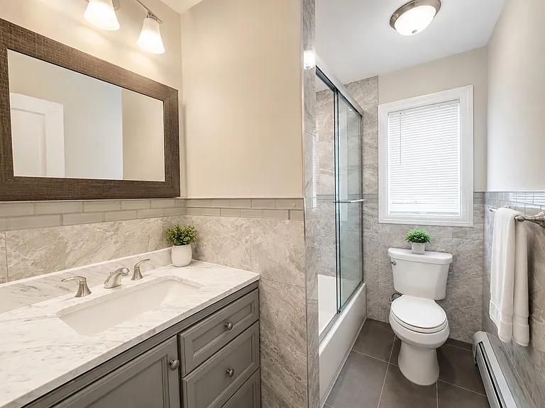 1156 Inwood Ter #B — Photo 12