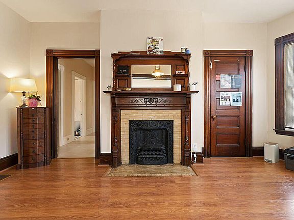 4th image of 56 Waverly St #1