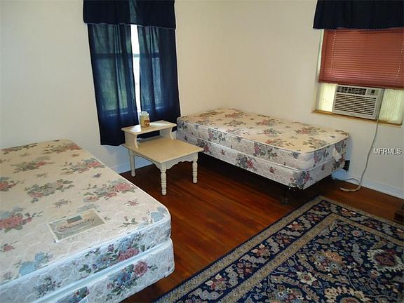 4th image of 704 Louise Dr