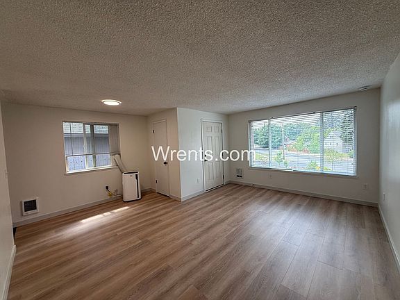 4th image of 102-104 W Cora Ave