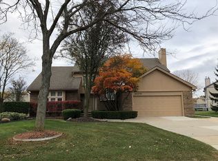 30276 Blossom Ct, Farmington Hills, MI 48331