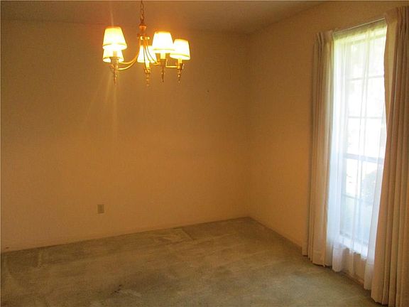4th image of 4005 Mayflower Blvd