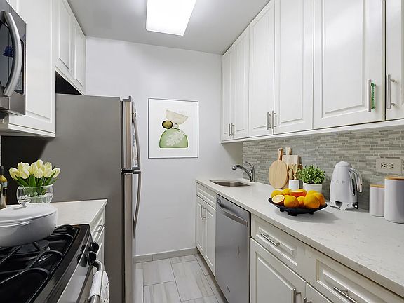4th image of 330 E 38th St APT 14L