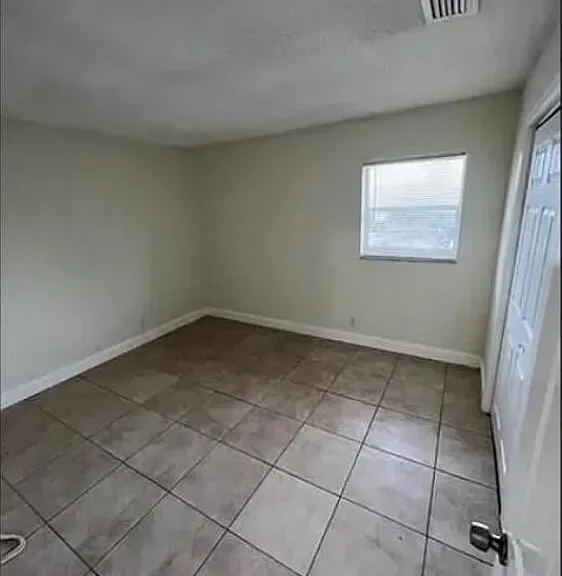 1550 NW 15th St #4 — Photo 9