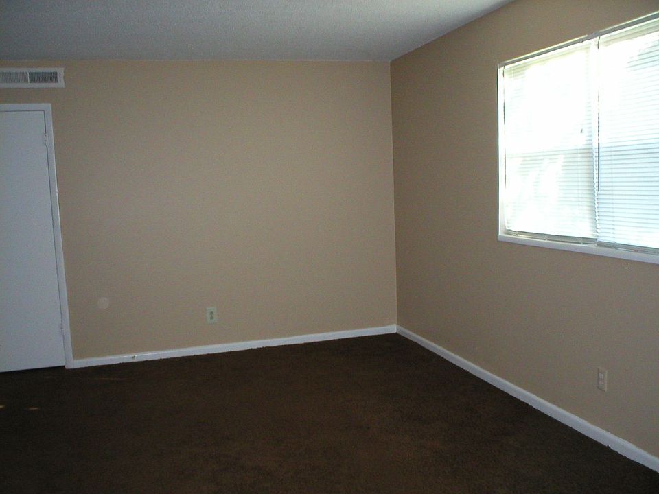 2nd image of 1000 S Edgewood Dr