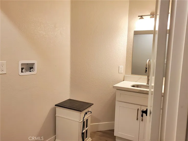 219 W Escalones — Photo 32