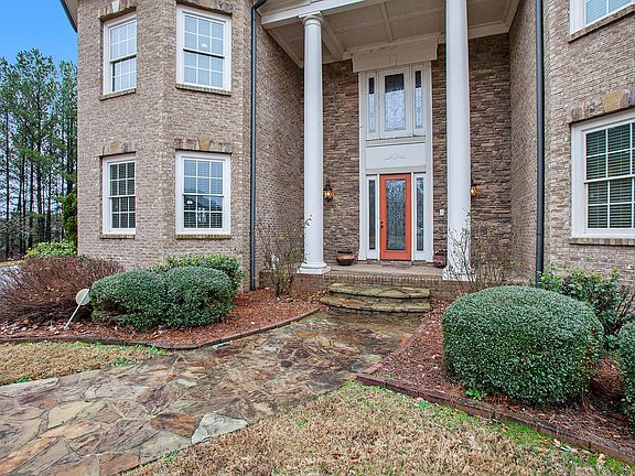 5th image of 2269 Caledonia Dr