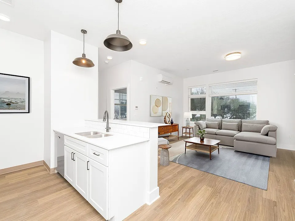 640 Eastern Ave SE #4B